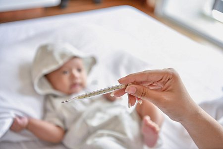 Высокая температура у ребенка: что делать и каких ошибок нужно избегать?